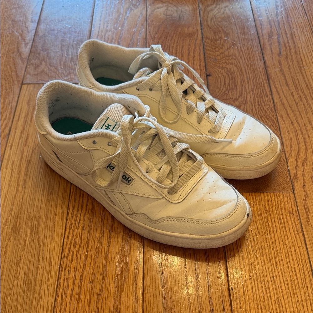 Reebok women’s 7 White Low-Top Leather Sneakers